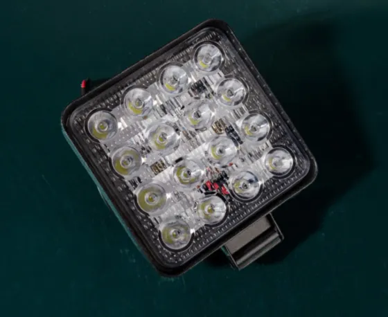 Faro LED cuadrado 16 LEDs 48W 12/24V